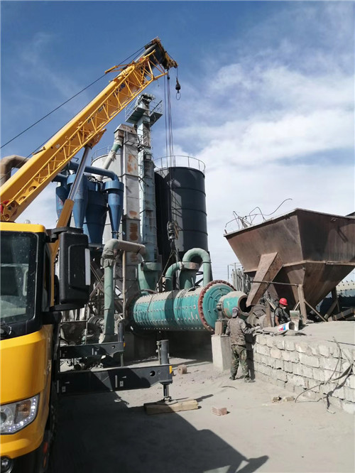 江岸区设备搬运等各类工程项目中，吊车起着关键作用